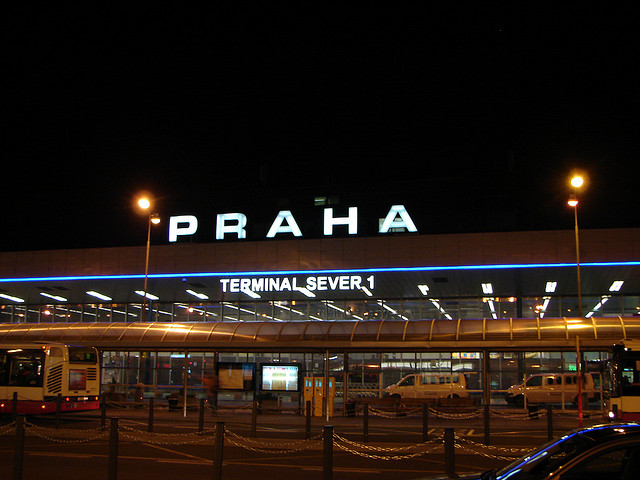 prague airport чехия доехать на транспорте в город