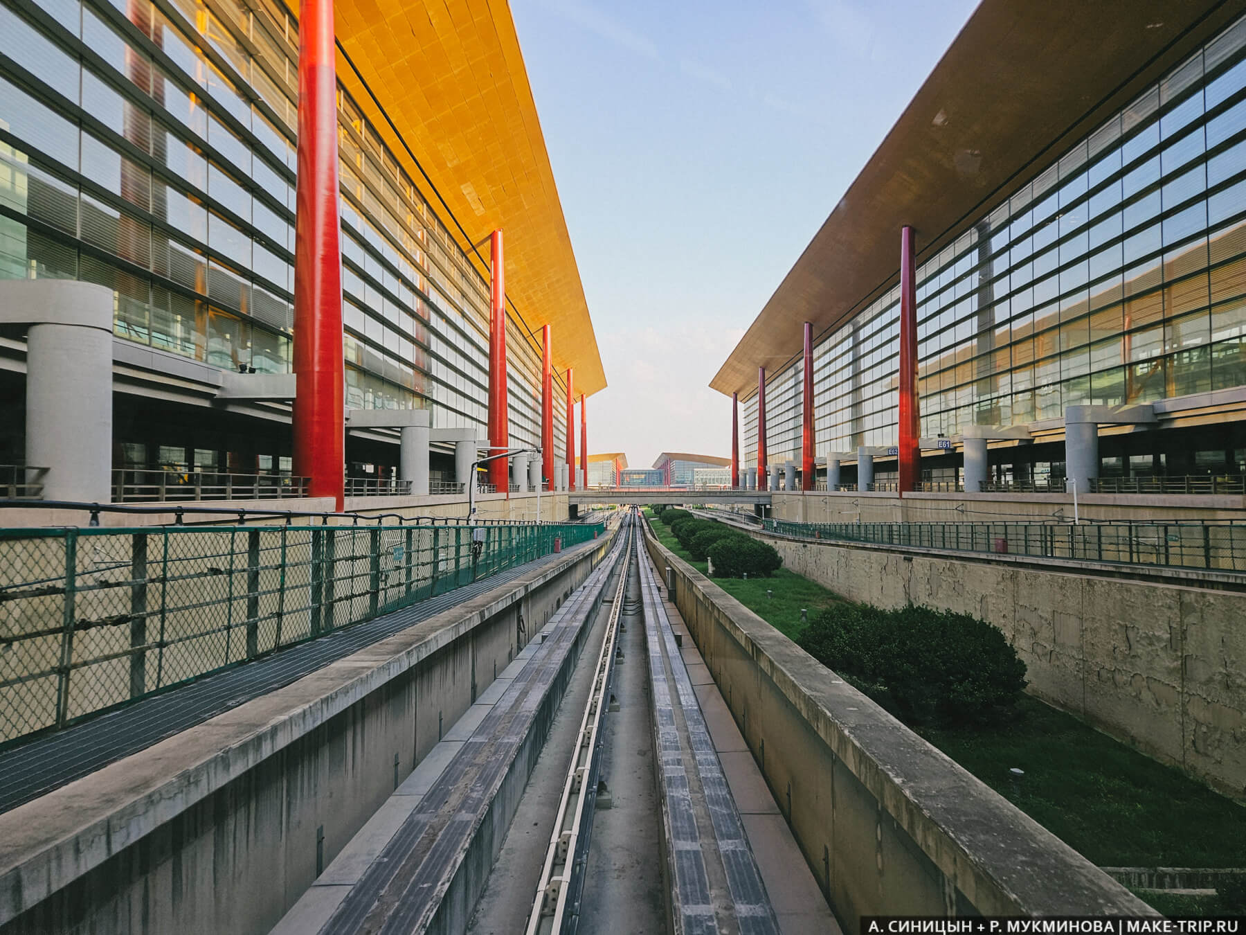 Поезд в терминале T3 в аэропорту Пекина