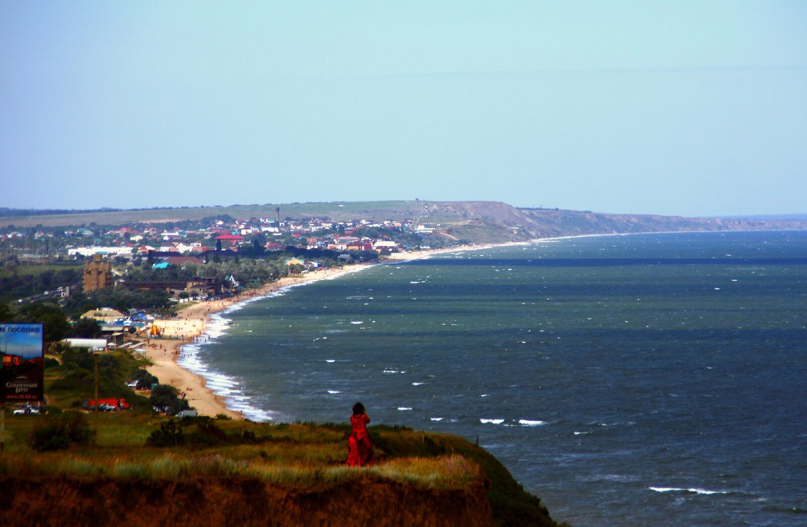 Вид на Голубицкую и море