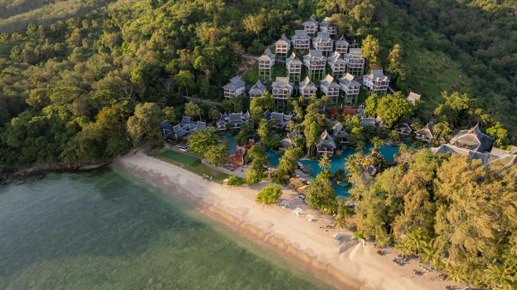 Отель Thavorn Beach Village Resort